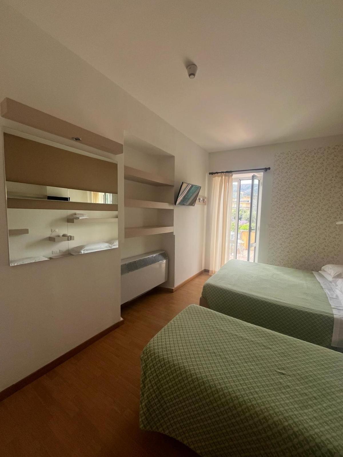 Hotel Melograno Spotorno Eksteriør billede