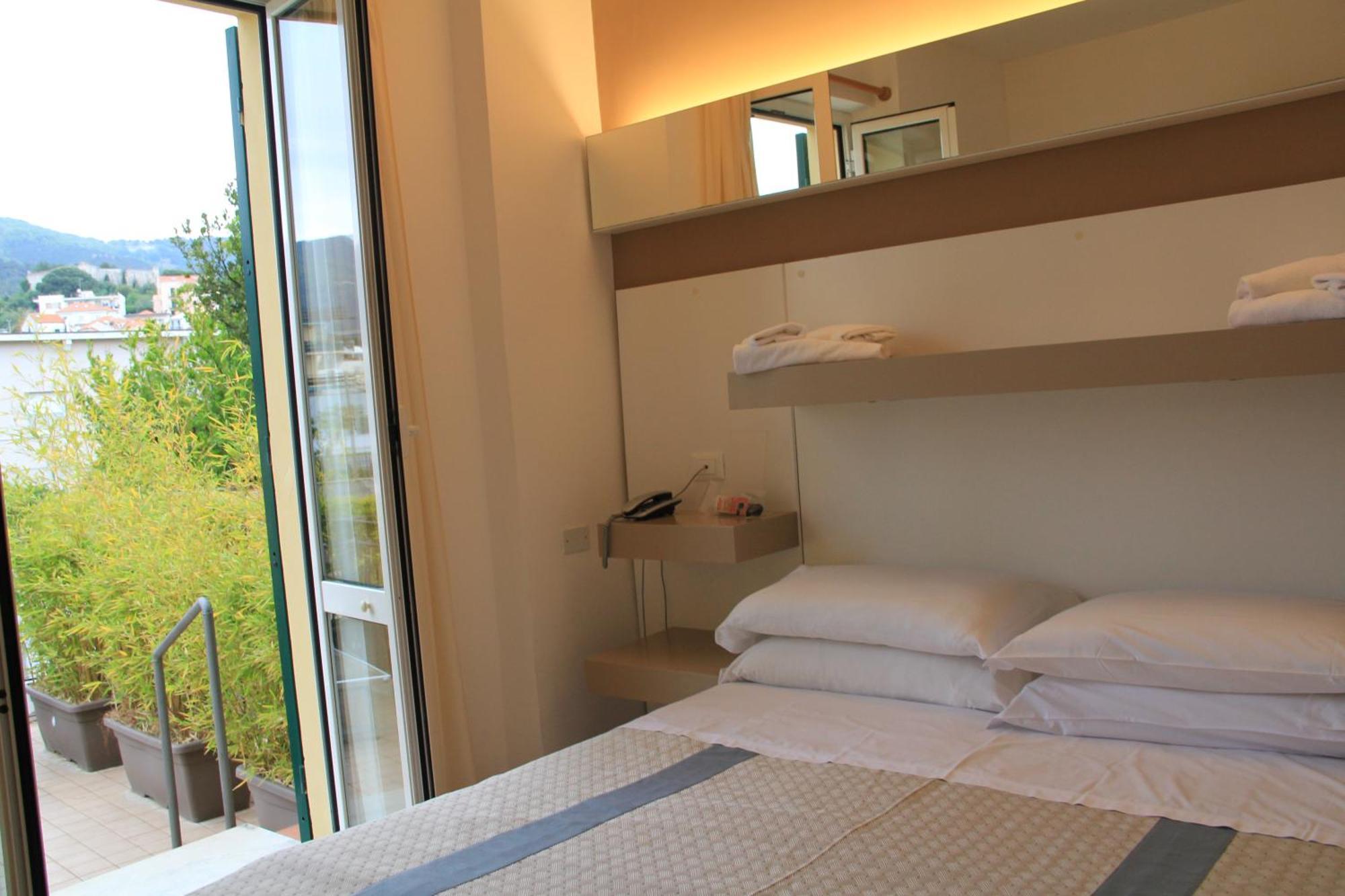 Hotel Melograno Spotorno Eksteriør billede